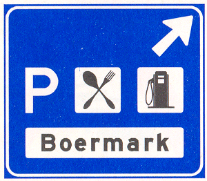 Beslissingswegwijzer langs autosnelweg voor de afgaande richting naar een verzorginsgsplaats, met de naam van de parkeerplaats en symbolen die de aard van de voorzieningen aangeven Beslissingswegwijzer langs autosnelweg voor de afgaande richting naar een verzorginsgsplaats, met de naam van de parkeerplaats en symbolen die de aard van de voorzieningen aangeven