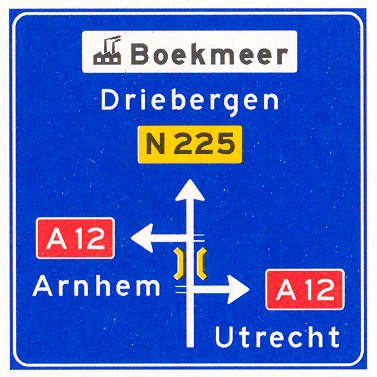 Voorwegwijzer langs niet-autosnelweg, met interlokale doelen, routenummers, viaductsymbool en aanduiding industrieterrein Voorwegwijzer langs niet-autosnelweg, met interlokale doelen, routenummers, viaductsymbool en aanduiding industrieterrein